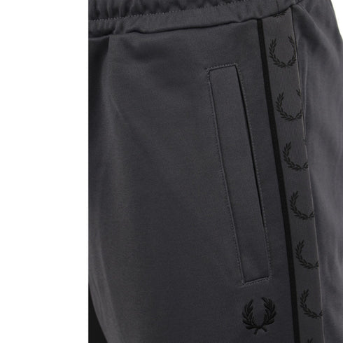 Pantalone Uomo da tuta con fettuccia in tono Grigio scuro FRED PERRY- Francavilla Moda